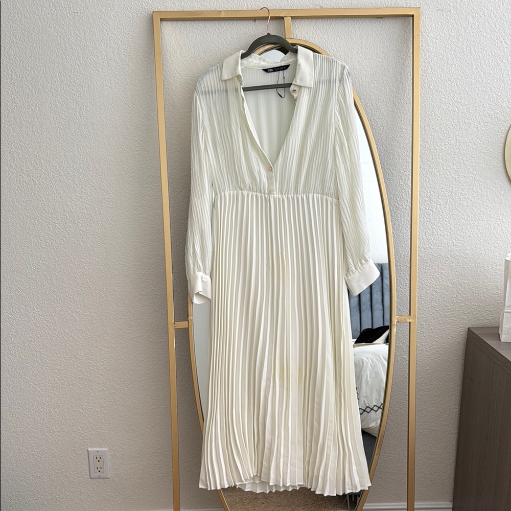Elegant White Pleated Dress